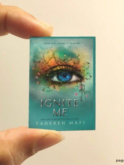 Ignite Me miniature book replica by Tahereh Mafi – Pagenook
