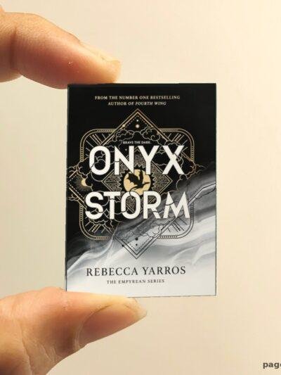 Onyx Storm miniature book replica by Rebecca Yarros – Pagenook