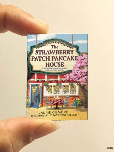 The Strawberry Patch Pancake House miniature book replica by Laurie Gilmore – Pagenook
